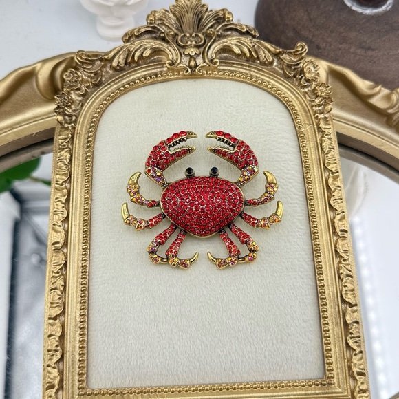 Charming Red Crystal Crab Brooch 🦀 - Picture 4 of 8